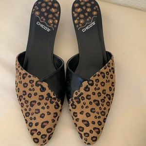 Leather and mmaterial, low heel,animal print shoe.